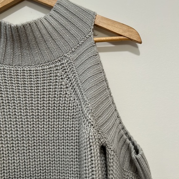Andree by unit cold shoulder sweater gray size large - Picture 2 of 7